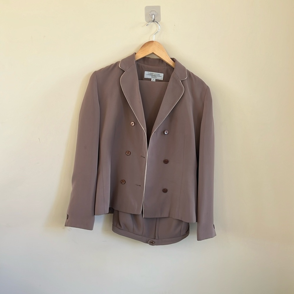 Business suits in a very good  gently worn .